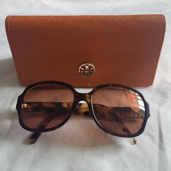 Tory Burch Accessories - Tory Burch Tortoise Shell Prescription Sunglasses With Case
